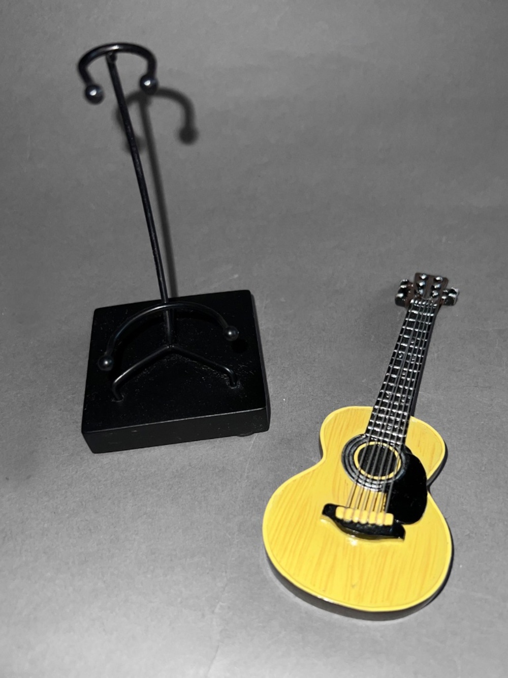 Mini Acoustic Guitar on Stand - Picture 6 of 8